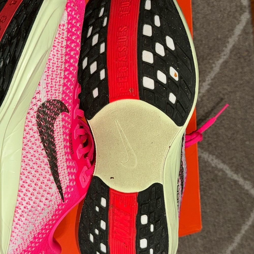 Nike Women's Bright Pink Athletic Shoes - Picture 7 of 8